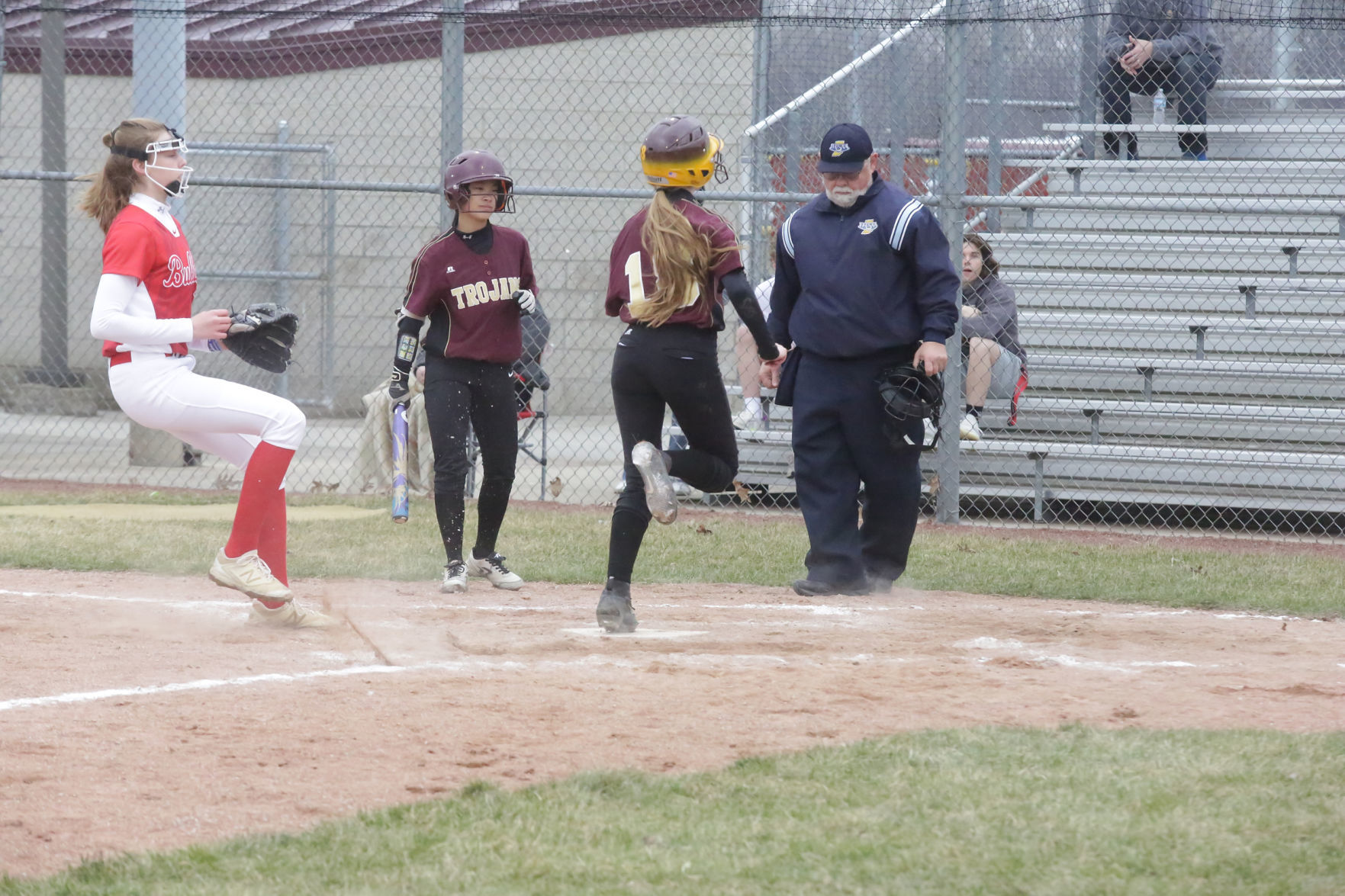 Gallery Bulldogs vs Trojans in softball